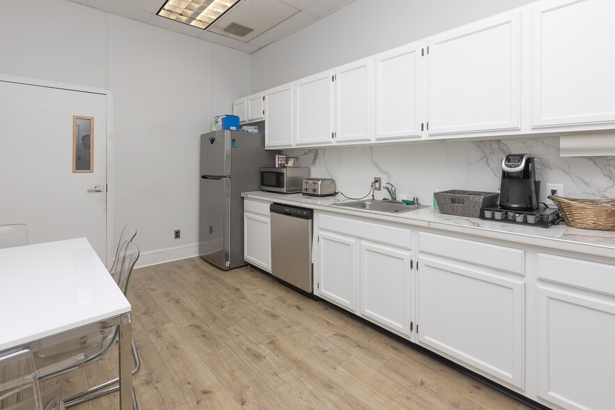 More Photos Of 2120 Beaver Rd, Landover Warehouse For Sale