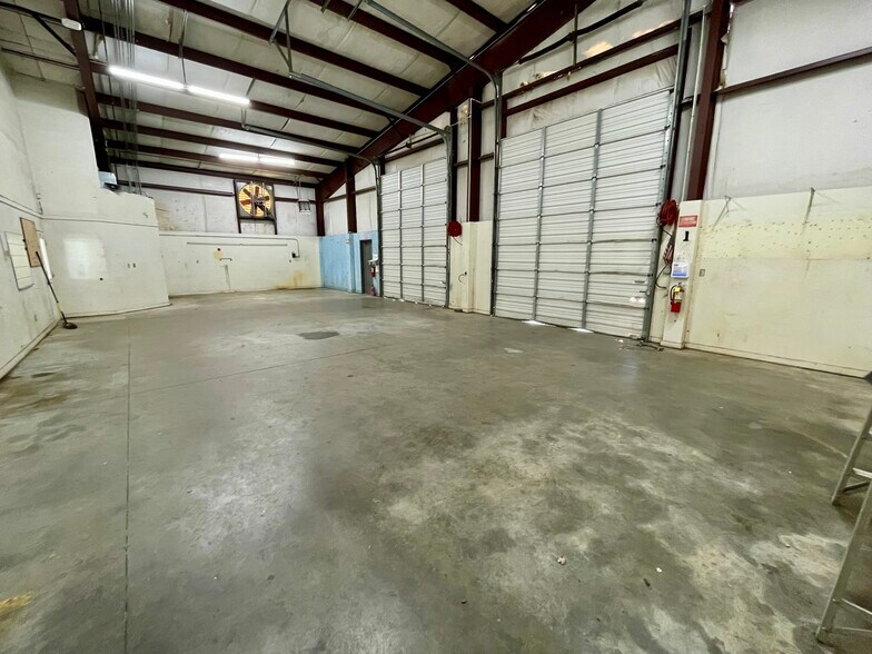 More Photos Of 17601 State Highway 155 S, Flint Warehouse For Sale