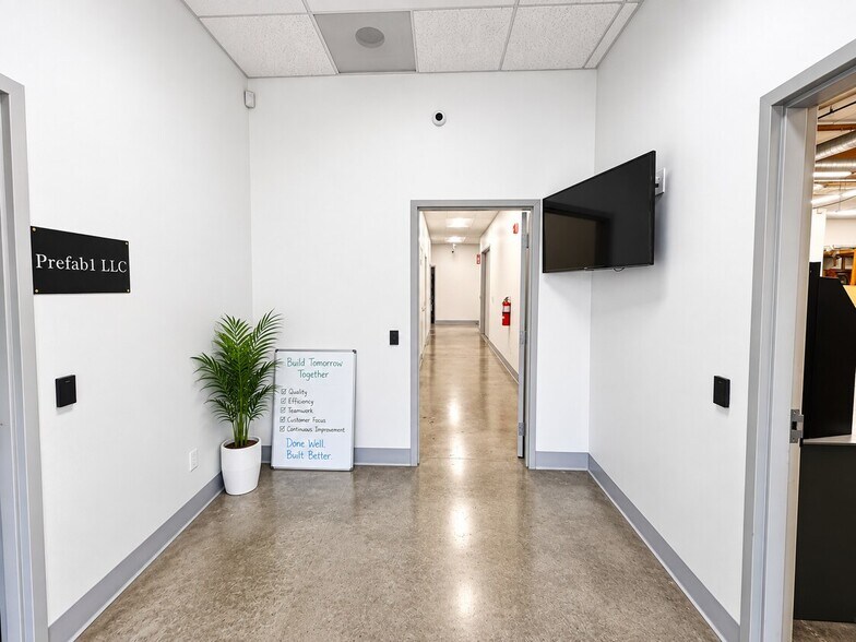 More Photos Of 9419 Mason Ave, Chatsworth Manufacturing For Lease