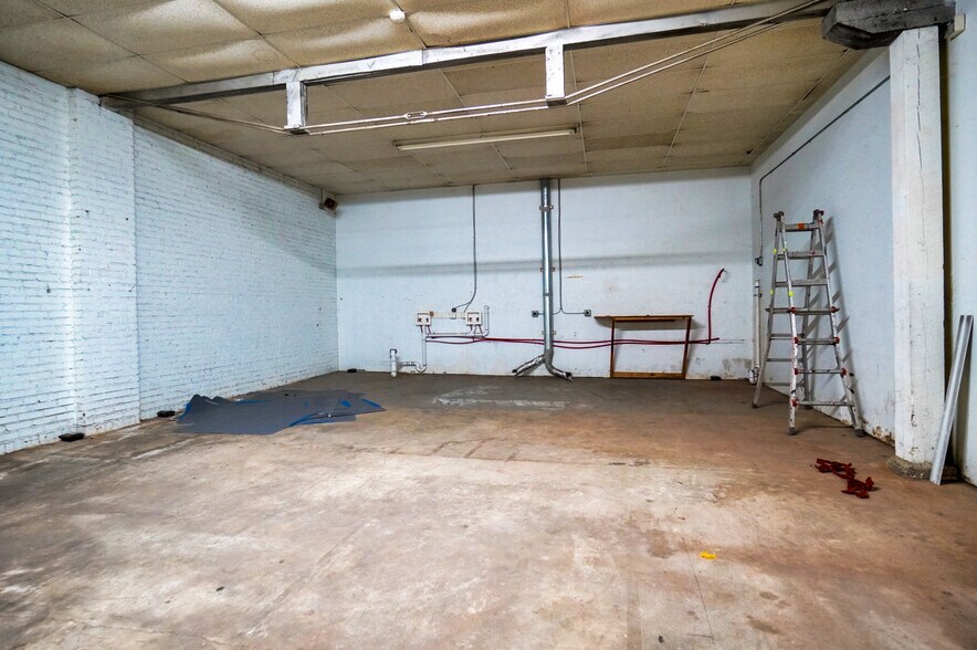 More Photos Of 8 NW 8th St, Oklahoma City Light Manufacturing For Lease