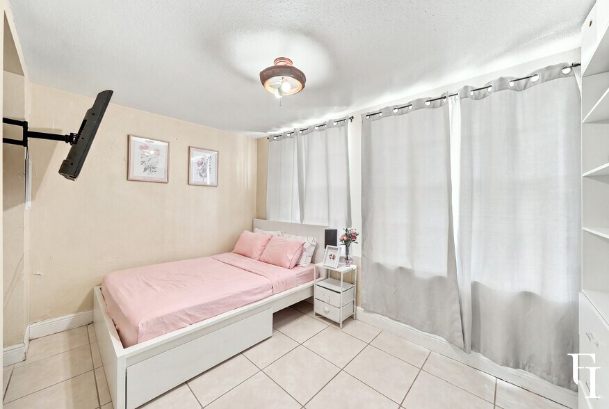 More Photos Of 1353 SW 1st St, Miami Storefront Retail Residential For Sale