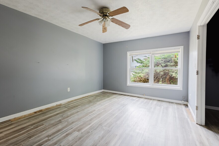 More Photos Of , Lexington Specialty For Sale