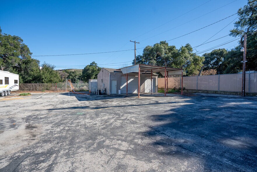 More Photos Of 23638 Pine St, Newhall Service For Sale