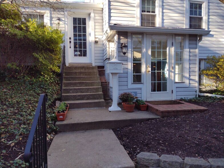 More Photos Of 306 N Washington St, Falls Church Office For Lease