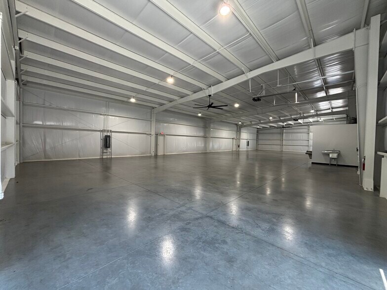 More Photos Of 407 Ross Ave, Easley Distribution For Lease
