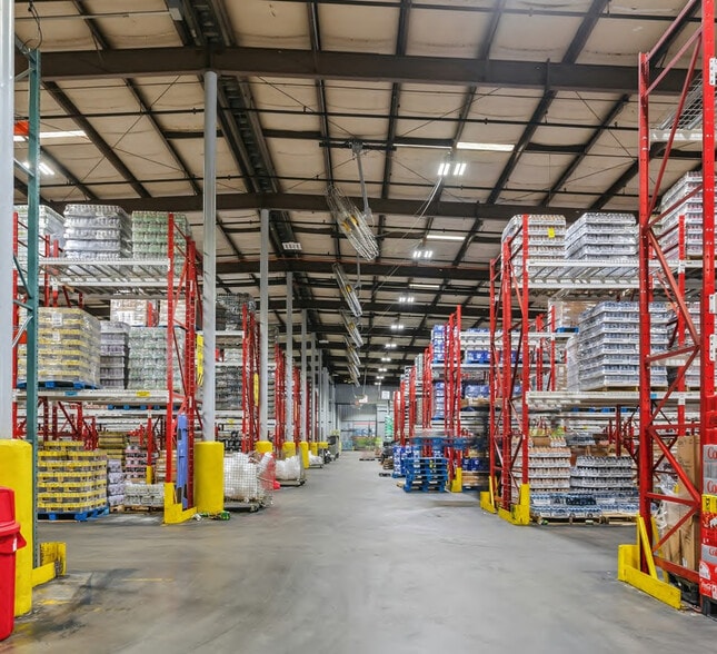 More Photos Of 4600 E Lake Blvd, Birmingham Warehouse For Sale