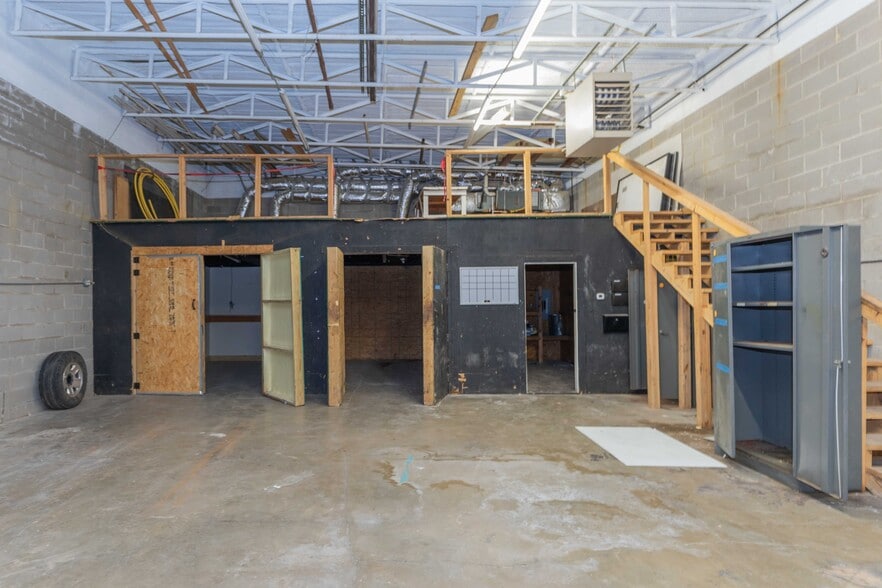 More Photos Of 11805 I-27, Amarillo Warehouse For Lease