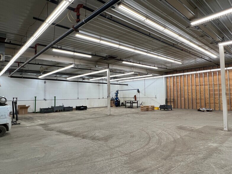 More Photos Of 1025 4 Bottle Dr, Valley City Industrial For Lease