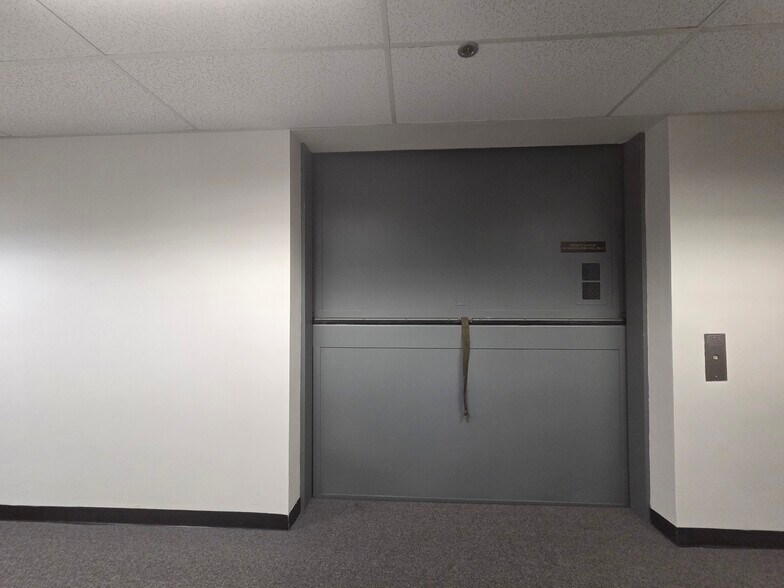 More Photos Of 500 W Cummings Park, Woburn Office For Lease