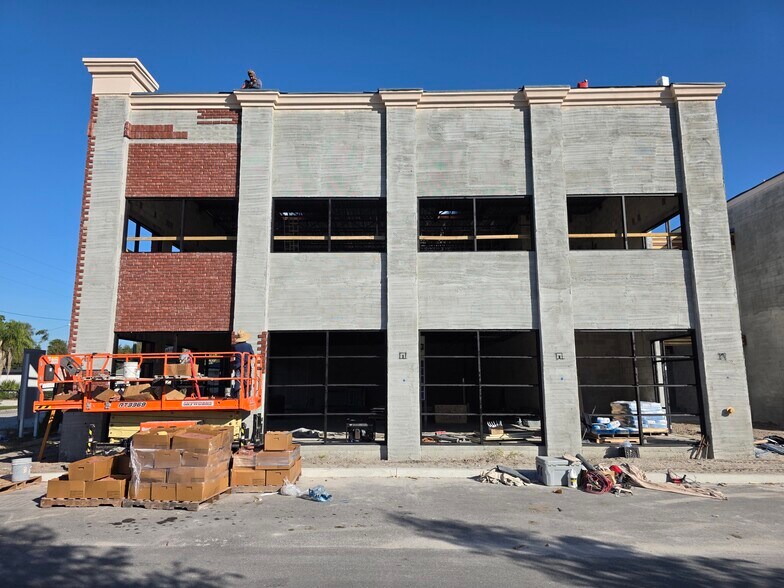 More Photos Of 425 S Woodland Blvd, Deland Office For Sale