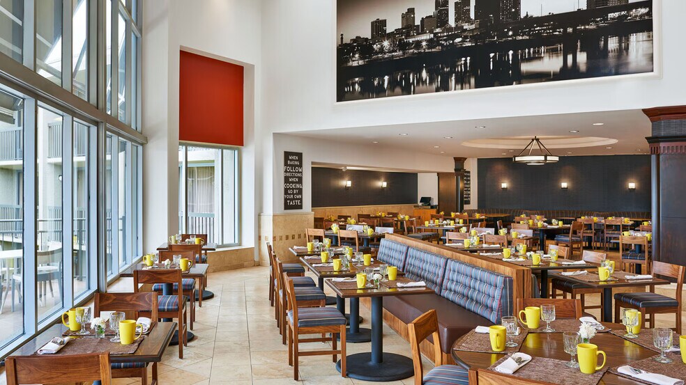 More Photos Of 925 S University Ave, Little Rock Hotel For Sale