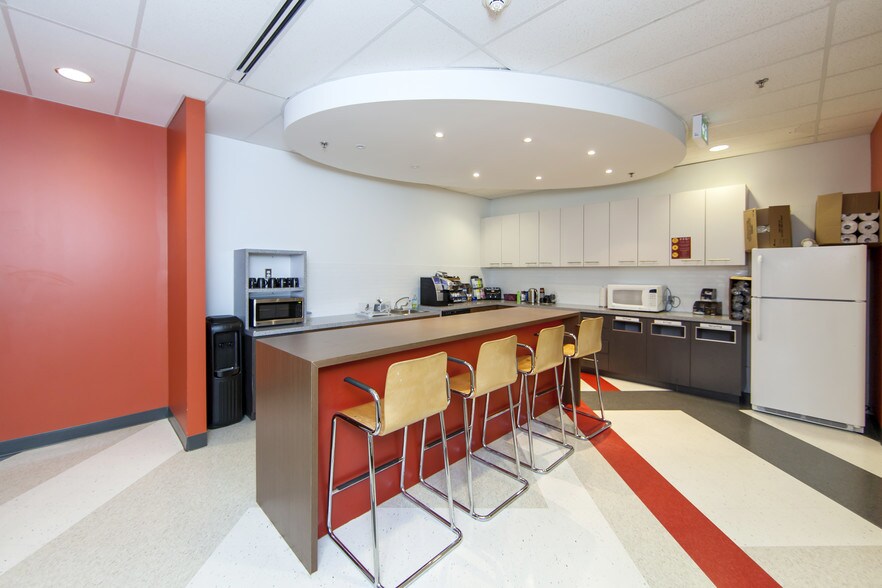 More Photos Of 500 Palladium Dr, Ottawa Warehouse For Lease