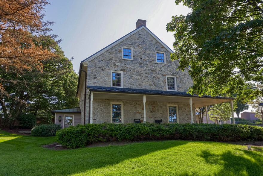 More Photos Of 711 Hartman Station Rd, Lancaster Office Residential For Lease