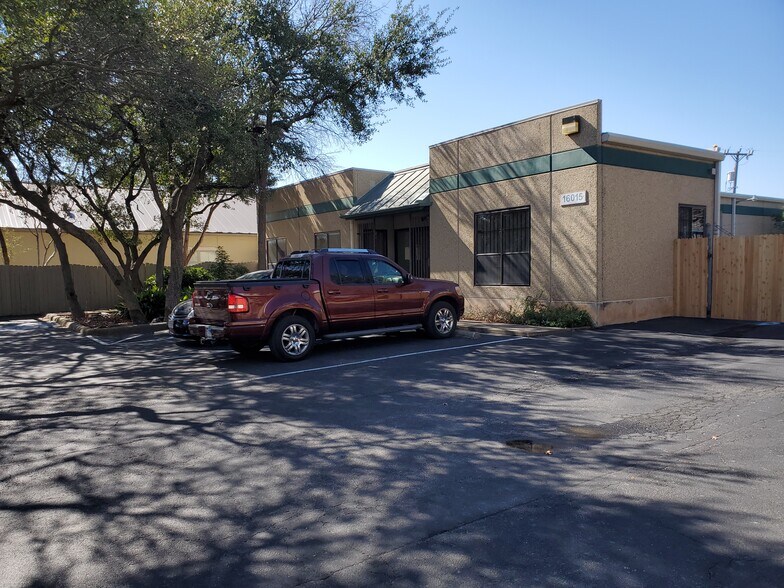 More Photos Of 16015 University Oak, San Antonio Service For Lease