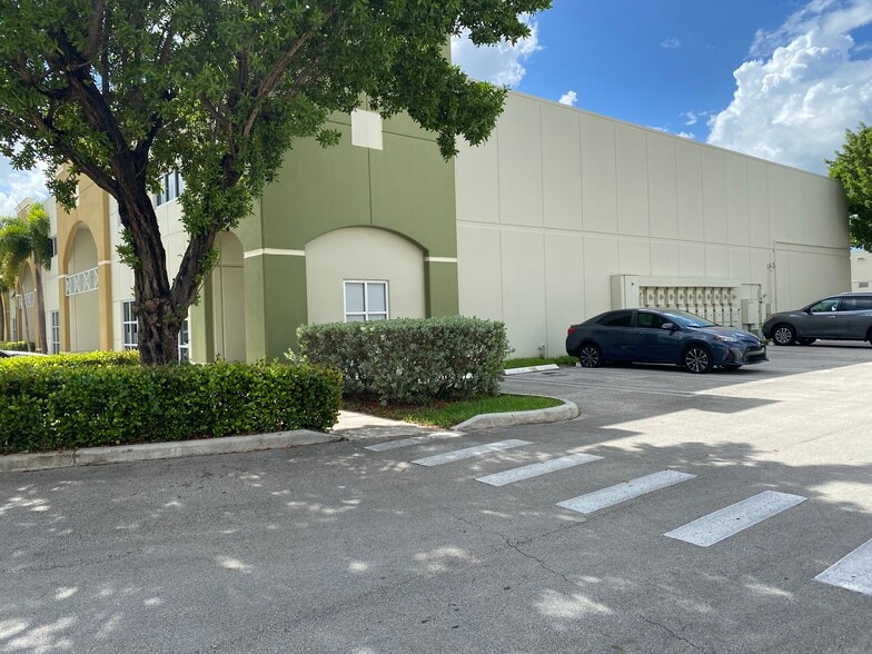 More Photos Of 2051 NW 112th Ave, Doral Showroom For Sale