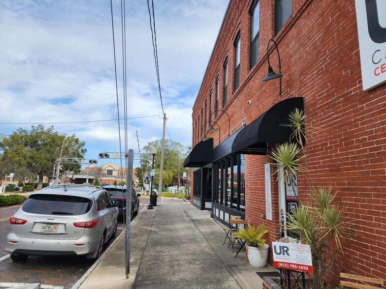 More Photos Of 102 S Evers St, Plant City General Retail For Sale