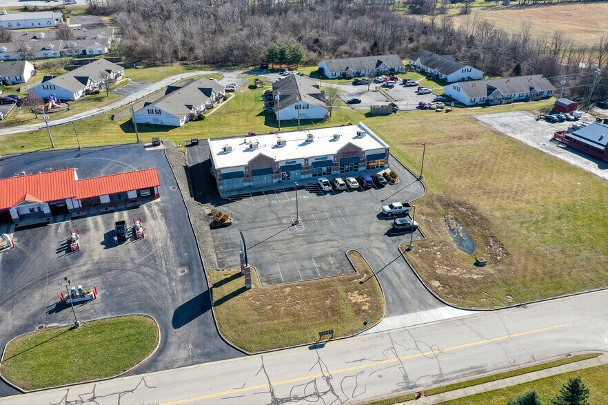 More Photos Of 120 Roberts Ln, Hillsboro Freestanding For Lease