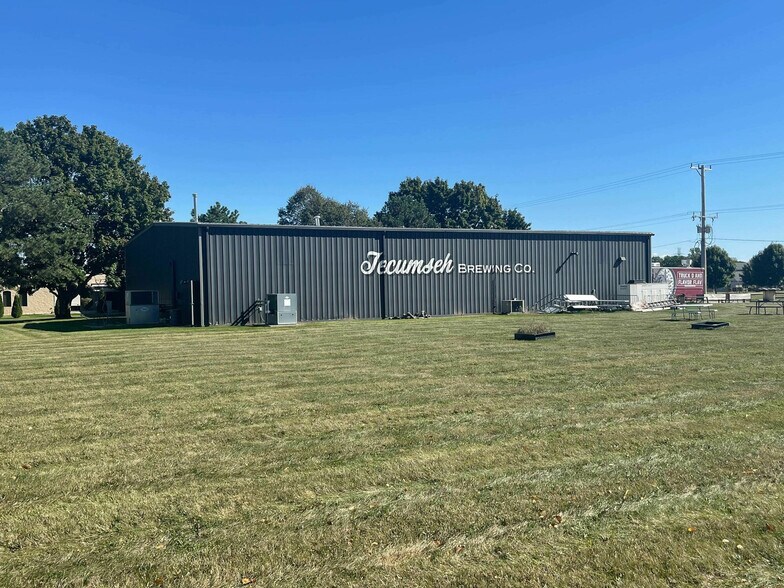 More Photos Of 105 E Russell Rd, Tecumseh General Retail For Lease