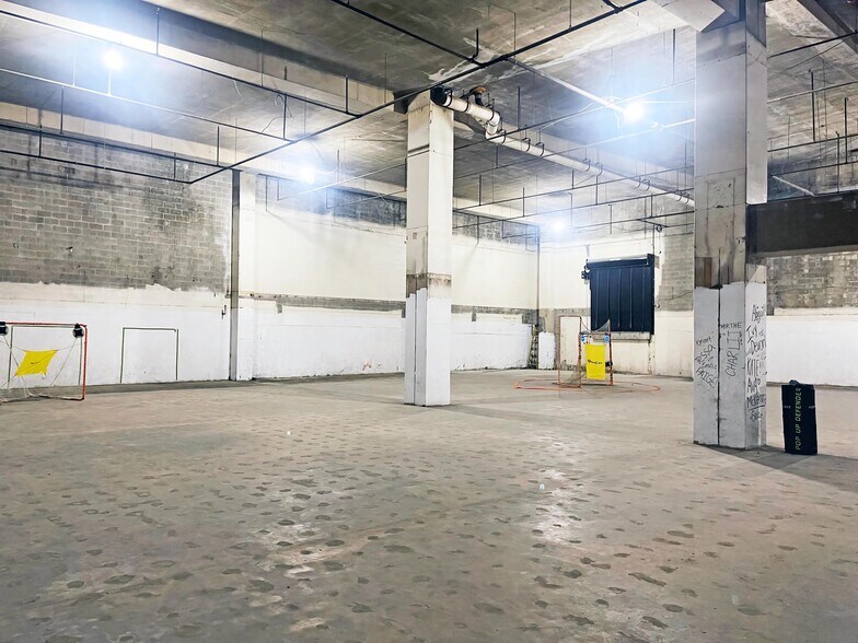 More Photos Of 1320 N Market St, Wilmington Showroom For Sale