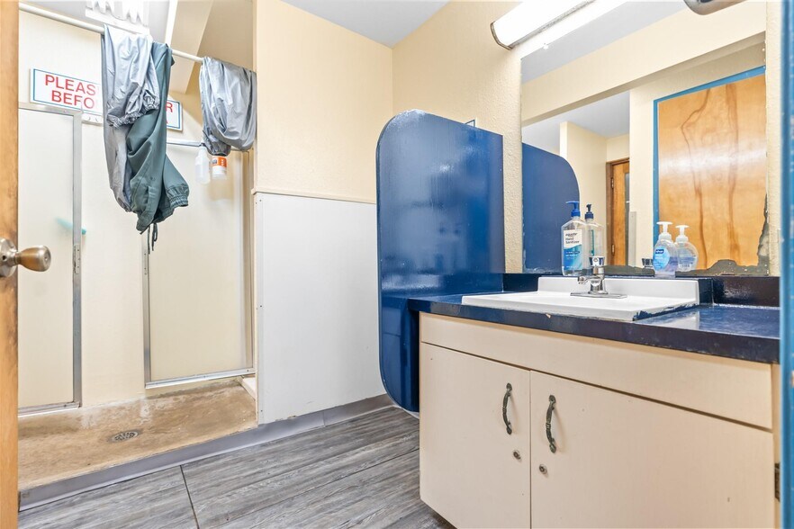 More Photos Of 110 E Franklin St, Hillsboro Health Club For Sale