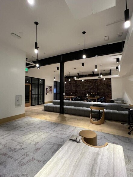 More Photos Of 5211 W Adams Blvd, Los Angeles Storefront Retail Office For Lease