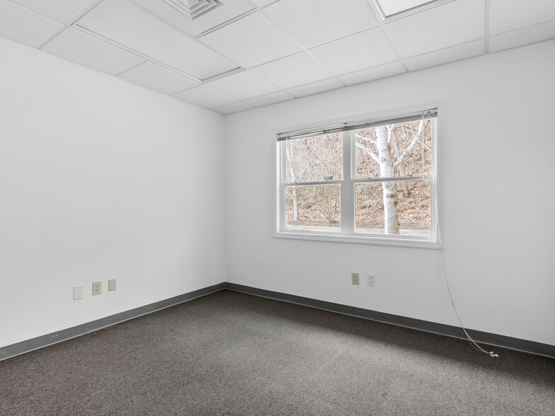 More Photos Of 1070 Tunnel Rd, Asheville Office For Sale