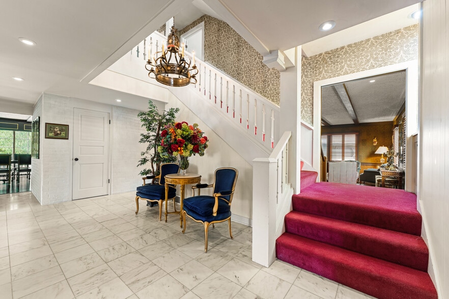 More Photos Of 550 Warner rd, Vienna Specialty For Sale