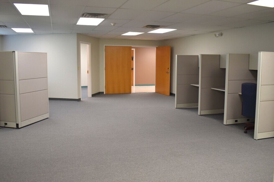 More Photos Of 601 Gates Rd, Vestal Township Office For Lease