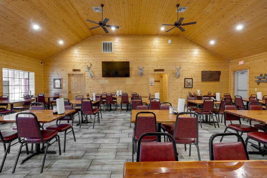 More Photos Of 17589 TX-19 Hwy, Montalba General Retail For Sale