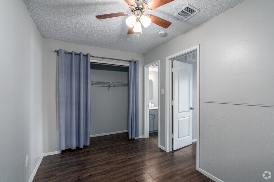 More Photos Of 1814 Colony Creek Dr, Austin Apartments For Sale