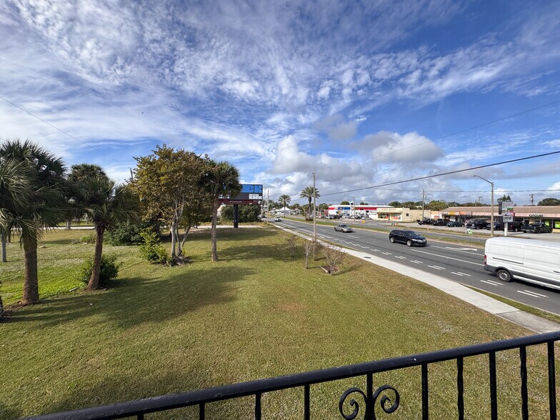 More Photos Of 701 W King St, Cocoa Warehouse For Sale