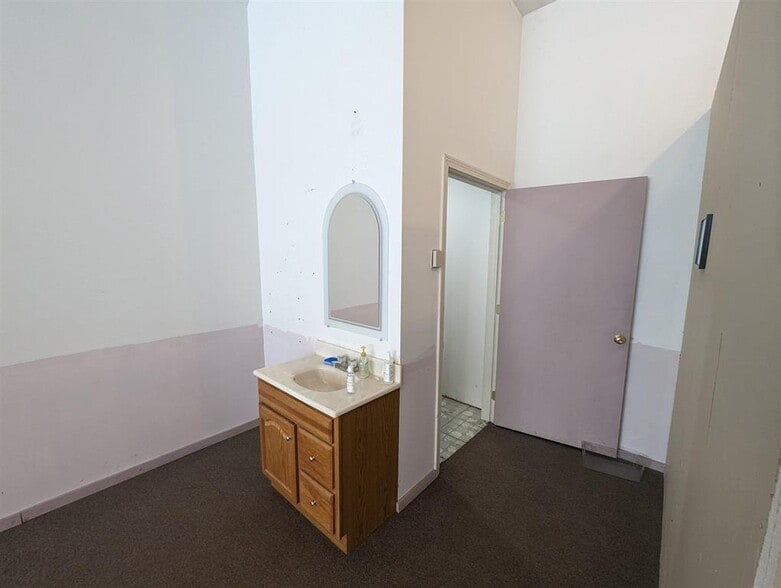 More Photos Of 14-20 Pleasant St, Claremont Storefront Retail Office For Lease