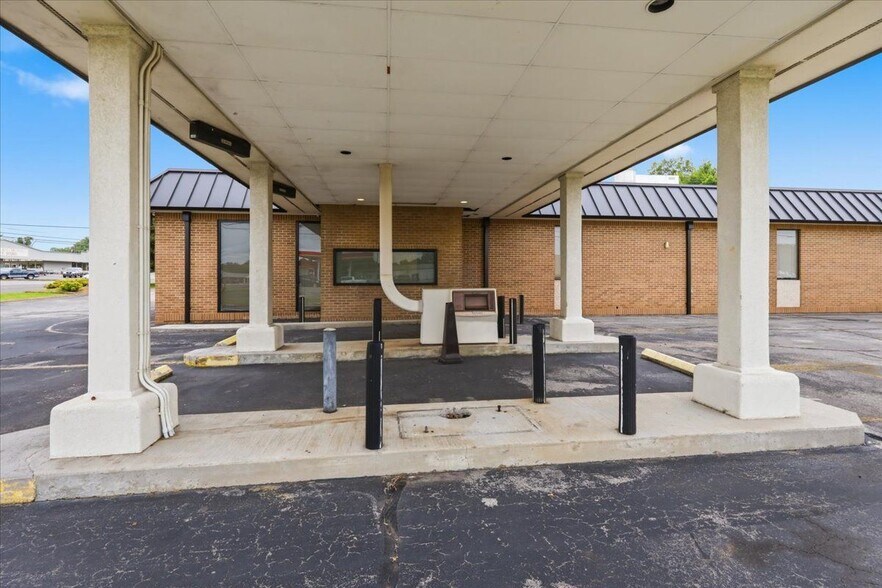More Photos Of 502 E North St, Sweetwater Loft Creative Space For Lease