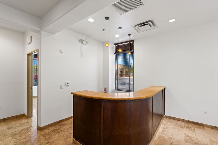 More Photos Of 7336 E Deer Valley Rd, Scottsdale Office For Sale