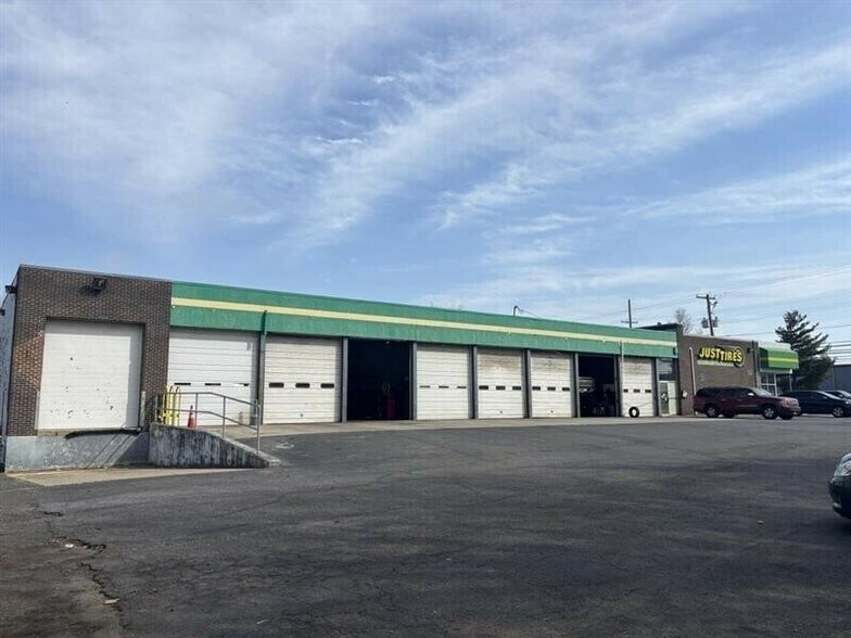 More Photos Of 7100 Marlboro Pike, District Heights General Retail For Sale