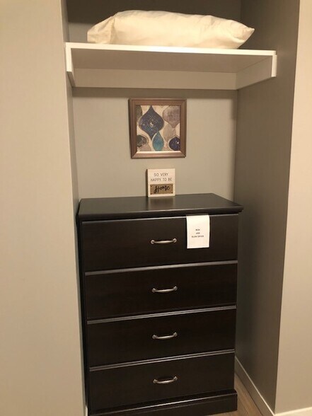 More Photos Of 314 4th St, Riverdale Hotel For Sale