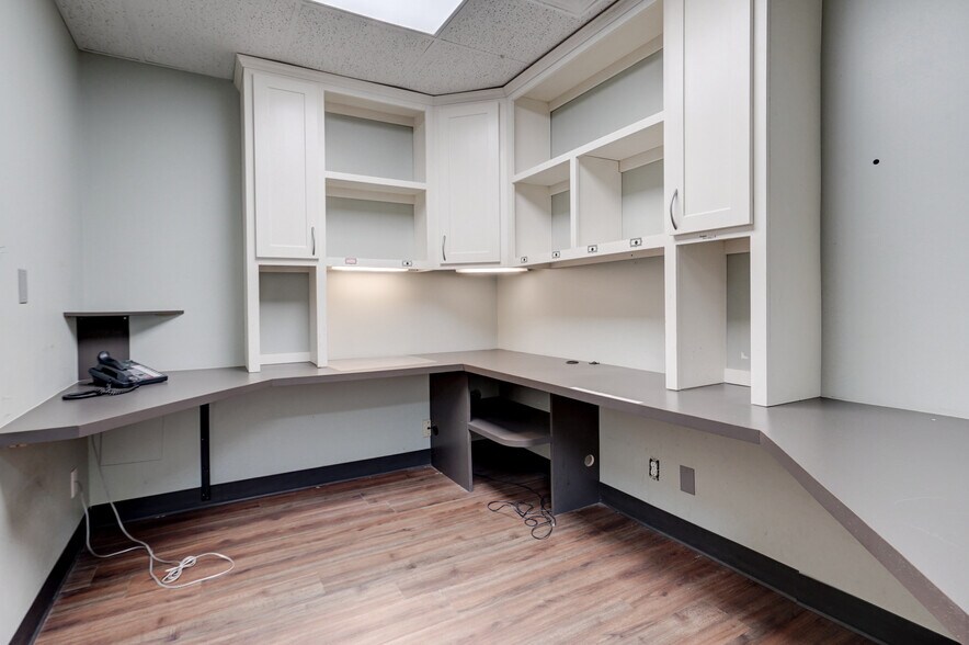 More Photos Of 3100 S Elm Pl, Broken Arrow Medical For Lease