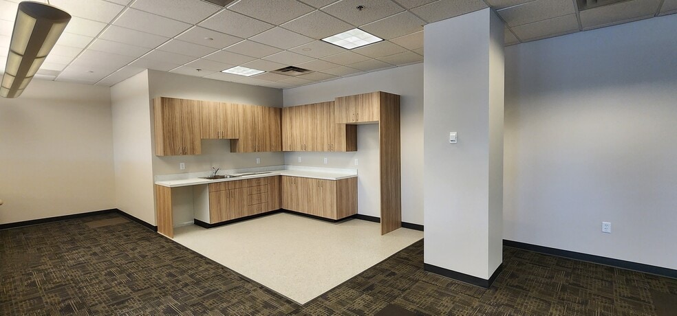 More Photos Of 8911 S Sandy Pky, Sandy Unknown For Lease
