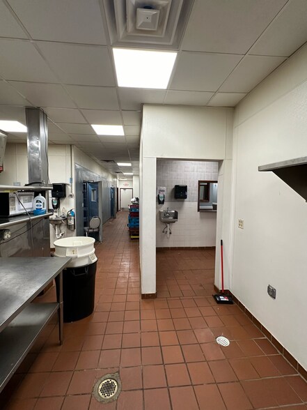 More Photos Of 102 E Park St, Taylorville Freestanding For Sale