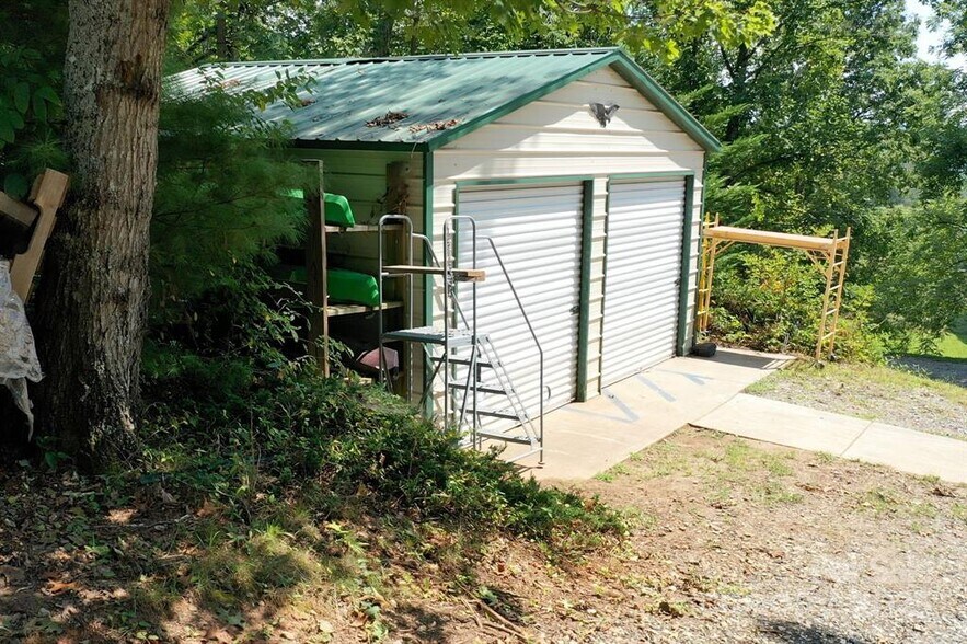 More Photos Of 127 Deer Hill Ln, Weaverville Specialty For Sale