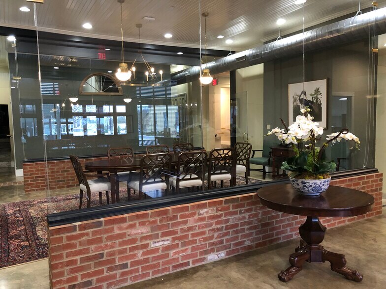 More Photos Of 119 S Madison St, Thomasville Storefront For Lease