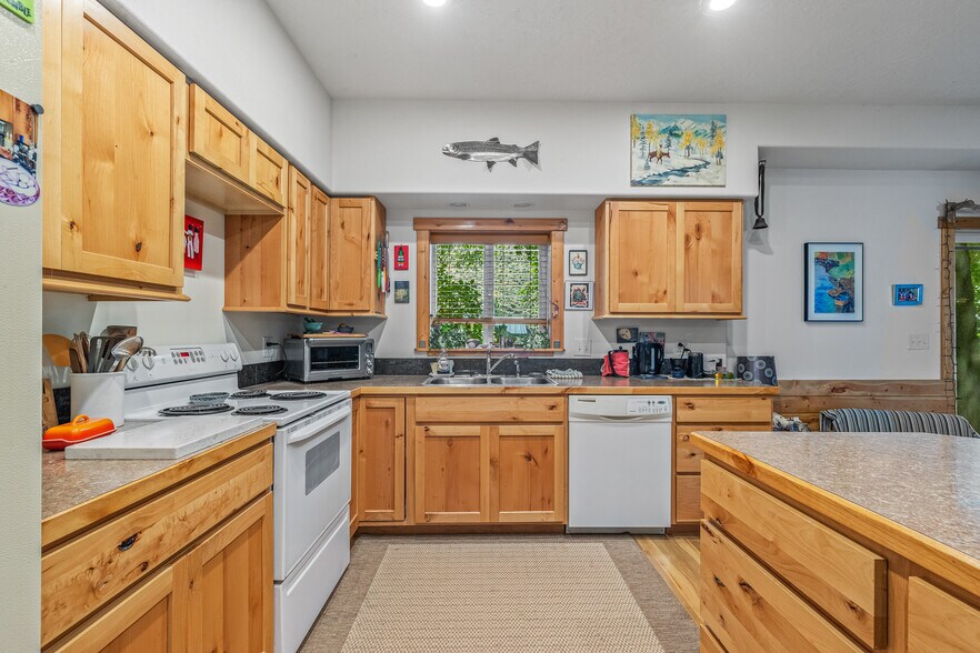 More Photos Of 302 Berger St, Riggins Apartments For Sale