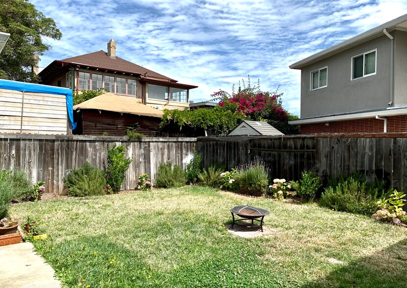 More Photos Of 435 Vernon St, Oakland Specialty For Sale