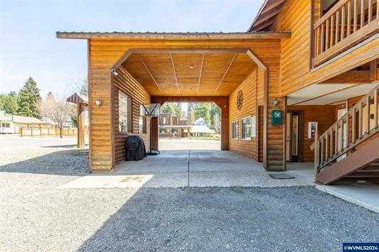 More Photos Of 179 S Mill St, Sumpter Hotel For Sale