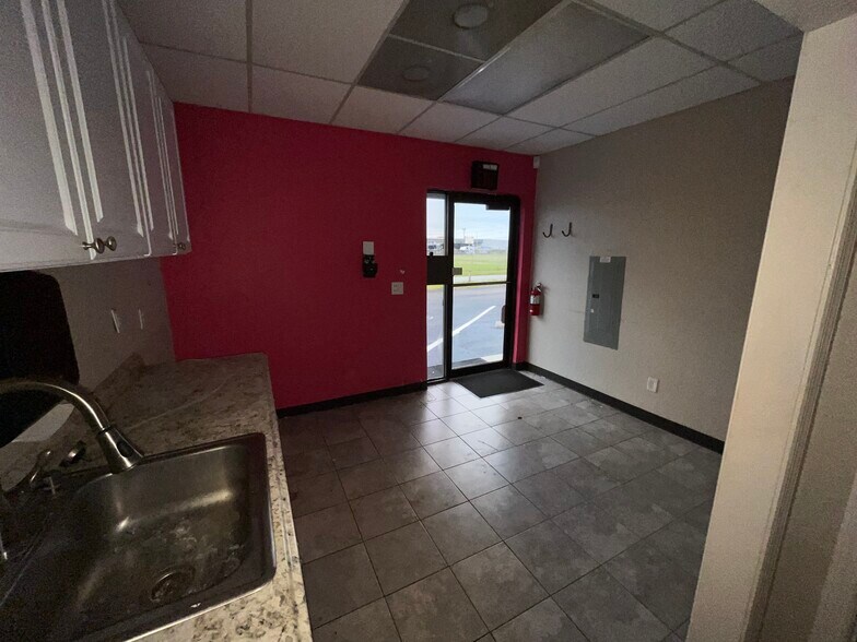 More Photos Of 13555 Automobile Blvd, Clearwater Medical For Lease