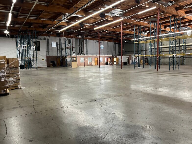 More Photos Of 123 E 35th St, Los Angeles Warehouse For Lease