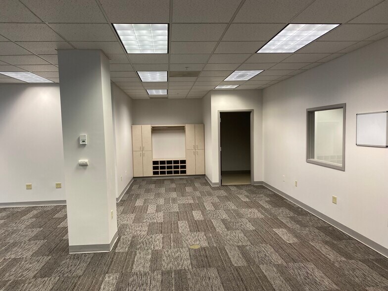 More Photos Of 400 Essjay Rd, Williamsville Office For Lease