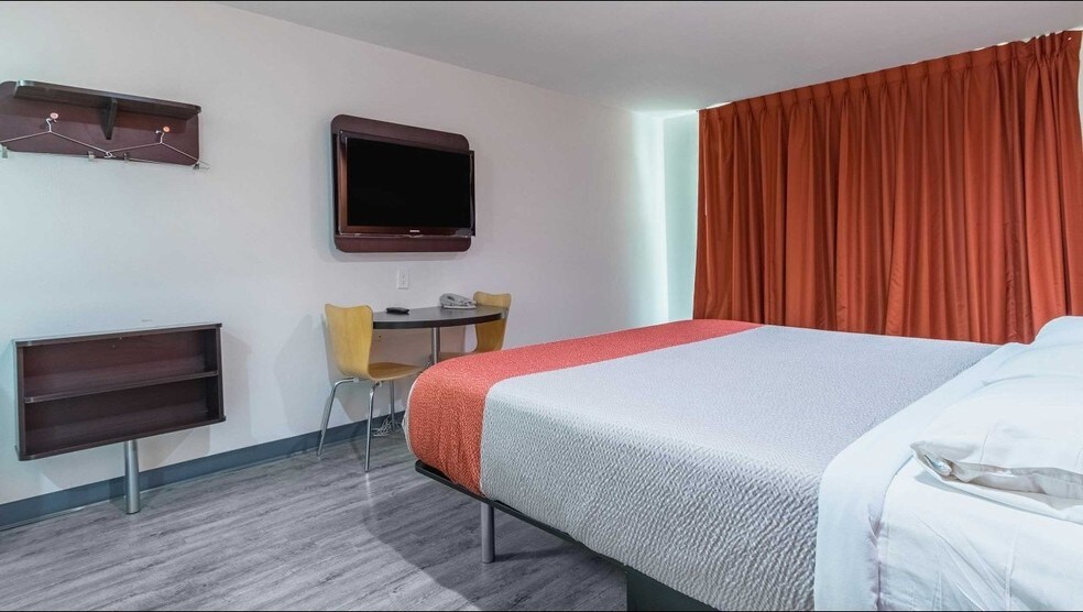 More Photos Of 1350 W Main St, Barstow Hotel For Sale