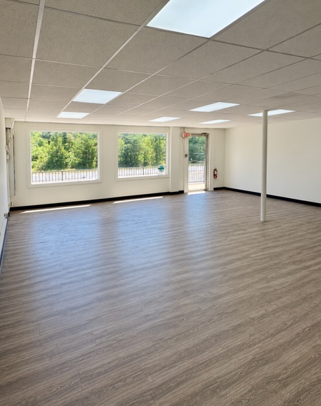More Photos Of 7300 Beulah St, Alexandria General Retail For Lease