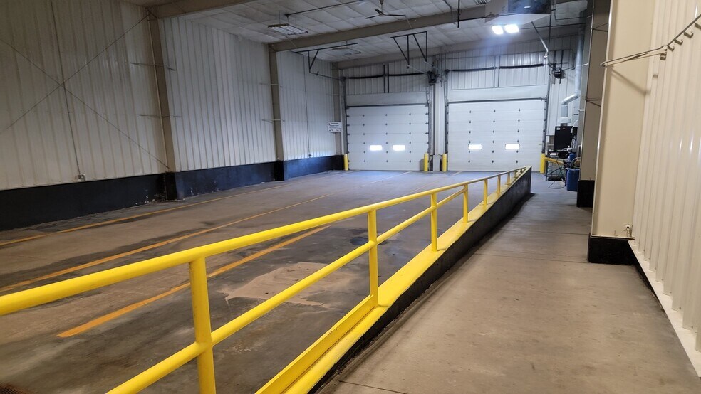 More Photos Of 10610 Washington Ave, Marshfield Warehouse For Lease